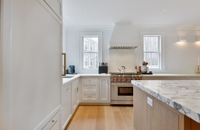 Building Photo - 51 Fair St