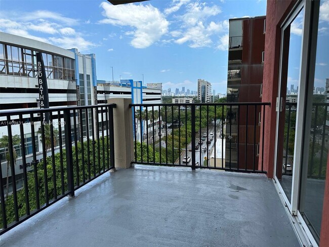 Building Photo - 3410 Coral Way