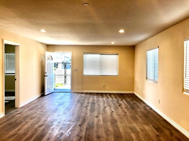 One bed downstair - 3510 W 5th St