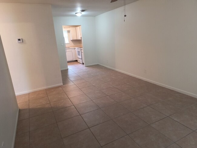 Building Photo - 3395 GreenBriar Triplex