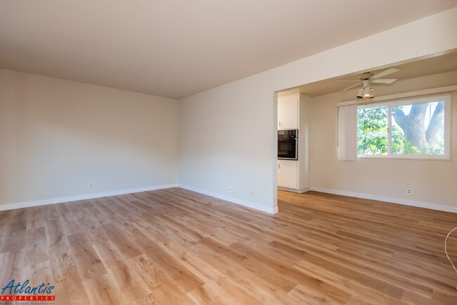 Building Photo - 642 Blythe Ct
