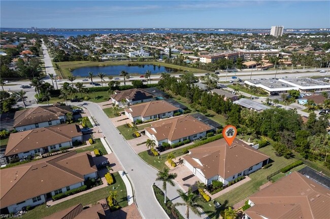 Primary Photo - 1149 S Town and River Dr