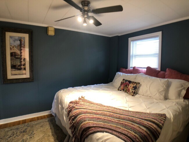 Building Photo - 3951 Hickory Ave