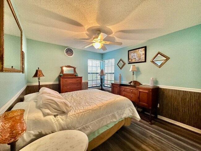 Building Photo - 2012 Mistral Ln E