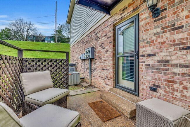 Building Photo - Spotless home in the most convenient locat...