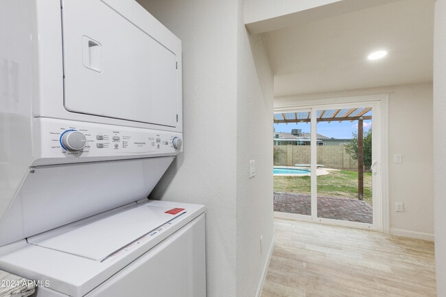 Building Photo - 5929 W Nancy Rd