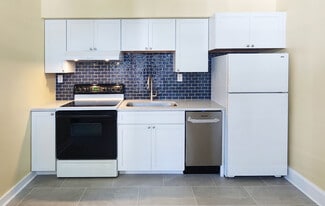 Building Photo - 542 6th W St