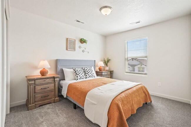 Building Photo - 10390 Crystal Ridge Dr