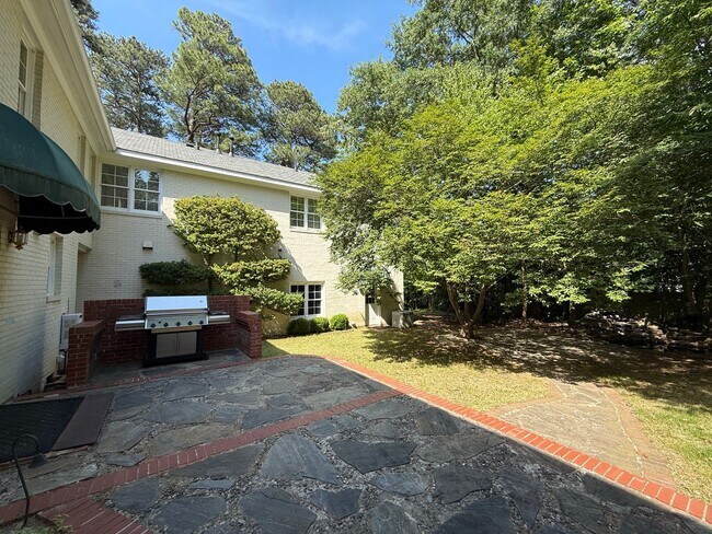 Building Photo - **OFFERING REFUNDABLE APPLICATION FEES & $250 MOVE IN PROMOTION** Incredible 5BD, 4.5BA House in ...