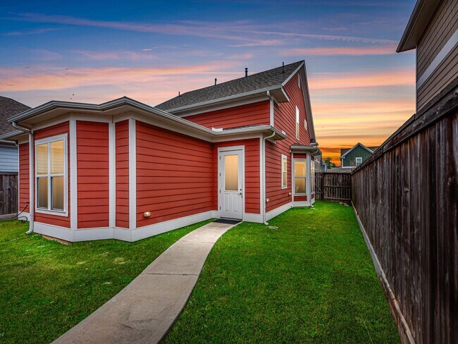 Building Photo - 55 Red Harper Dr