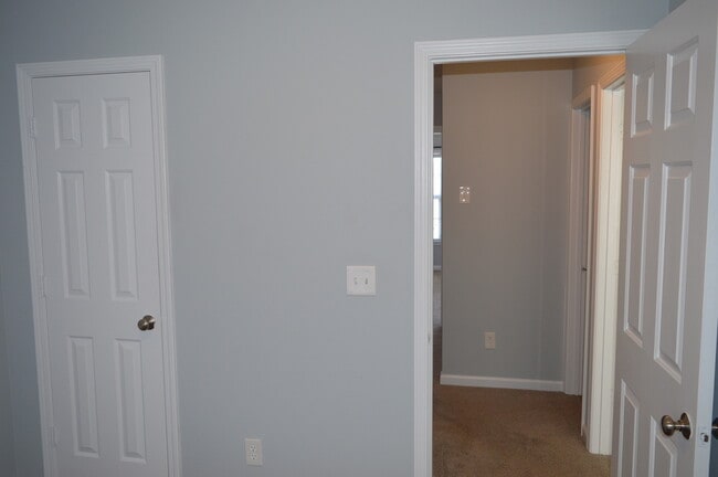 Building Photo - 913 Prestwyck Ct