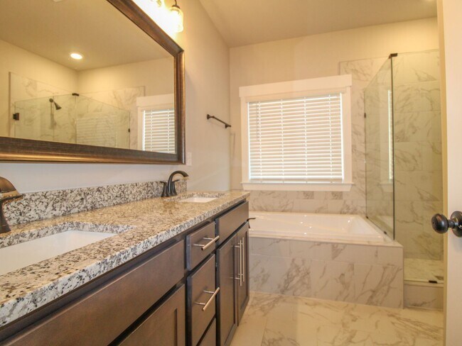 Building Photo - LIKE NEW Home in Natures Cove West in Athe...