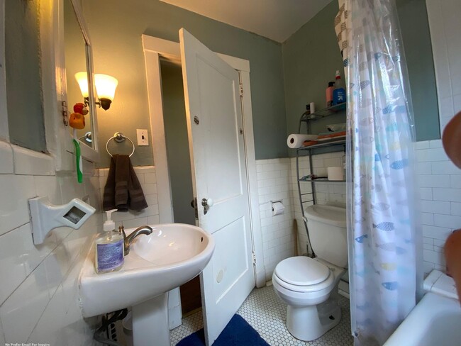 Building Photo - Beautiful Highland Park townhome