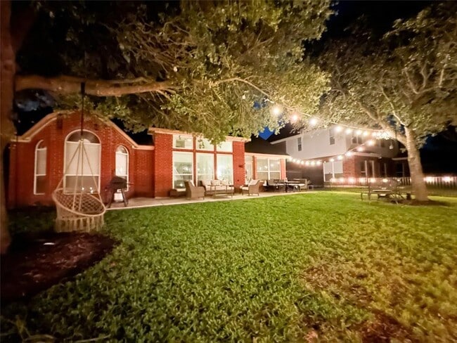 Building Photo - 16422 Red Crest Dr