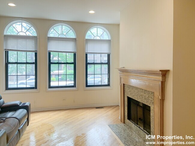 Building Photo - 2510 N Southport Ave