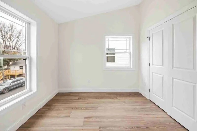 Building Photo - 395 Church St N