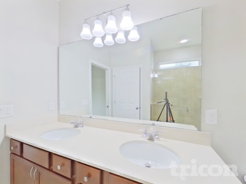 Building Photo - 2743 Red Horse Dr