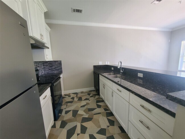 Building Photo - 501 E Davis St