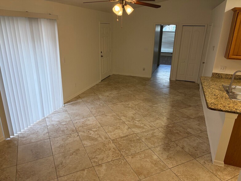 Building Photo - 4401 Longshore Dr