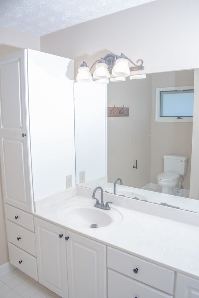 Building Photo - 3 bedroom House in Heart of Auburn