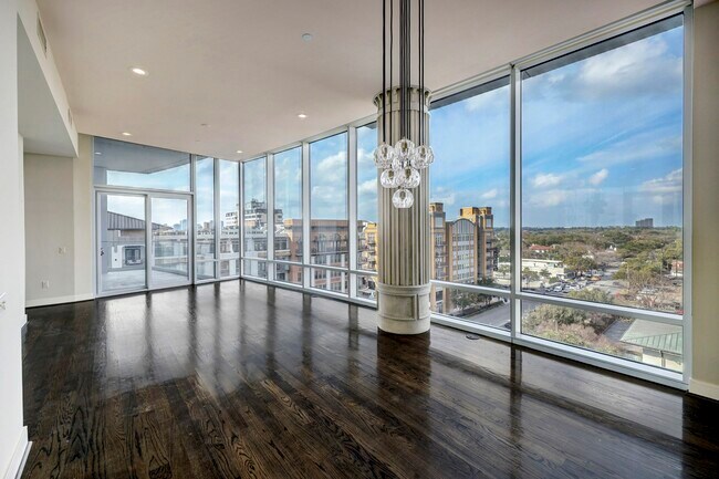 Building Photo - 2727 Kirby Dr