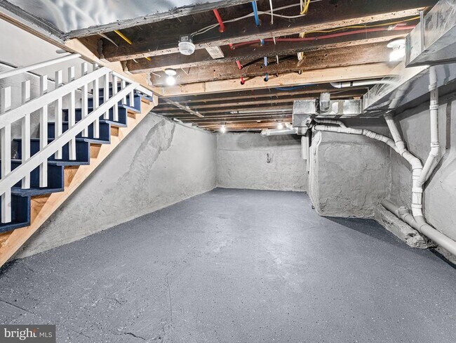 Building Photo - 2075 Bellmore St