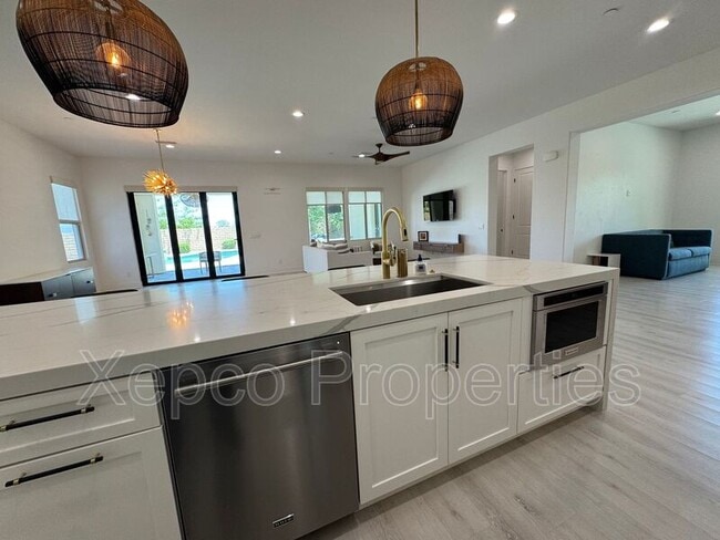 Building Photo - 74635 Tesla Dr