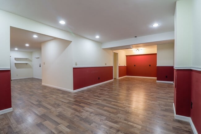 Building Photo - Montgomery- Nova