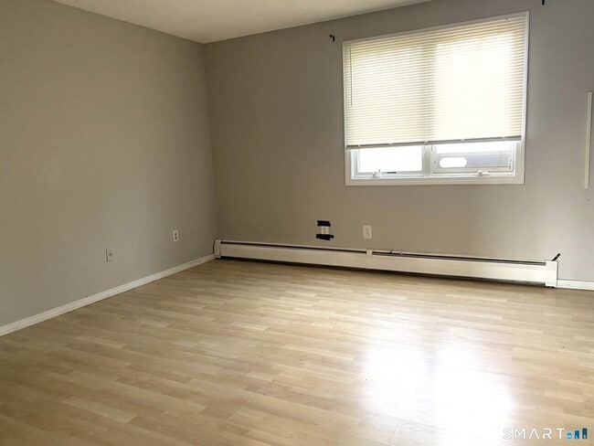 Building Photo - 31 Locust Cir