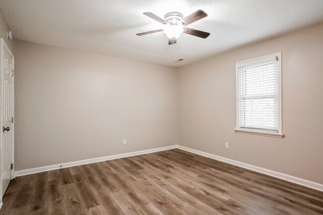 Building Photo - 3604 Greywood Dr