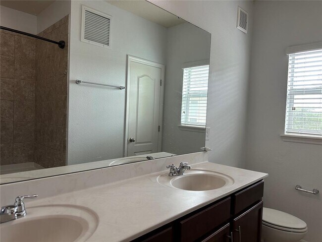 Building Photo - 6568 S Goldenrod Rd