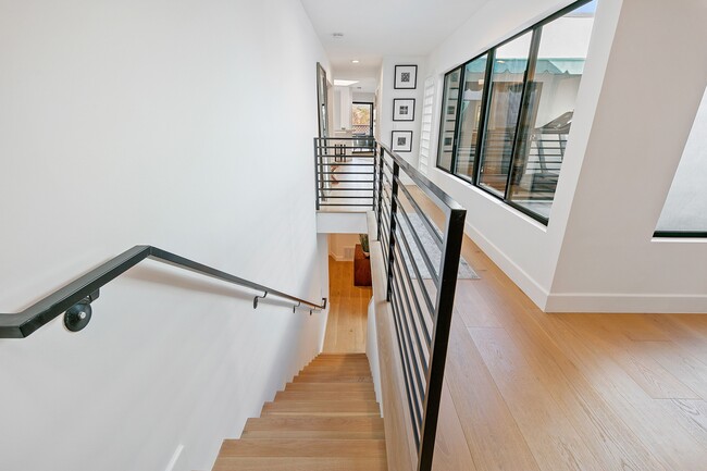 Building Photo - 6502 Dume Dr