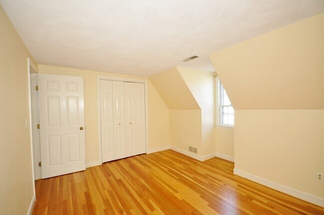 Building Photo - 15 Seaborn Pl