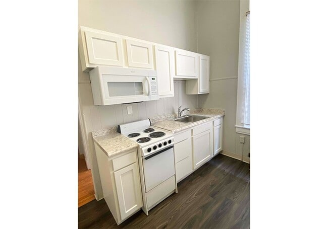 Building Photo - 3300 Jefferson Ave