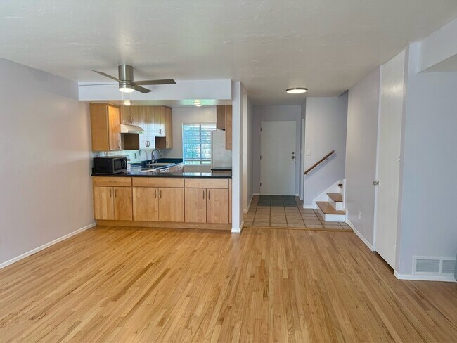 Building Photo - 5730 Ferber St