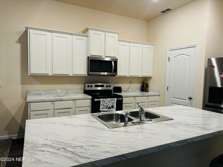 Building Photo - 15674 Strawberry Roan Ct