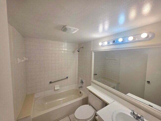 Building Photo - 203 Foxtail Dr