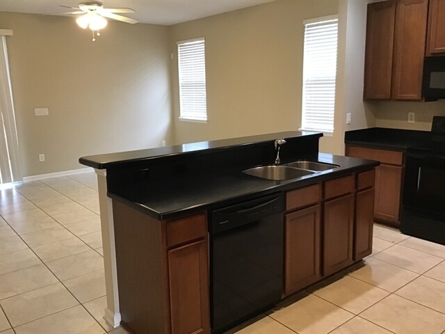 Building Photo - 305 Pine Arbor Cir