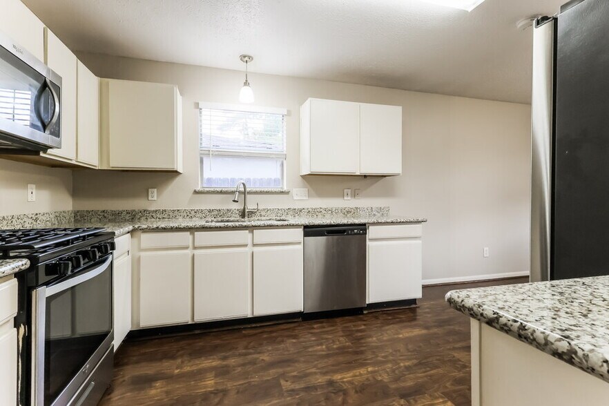 Building Photo - 28906 Loddington St
