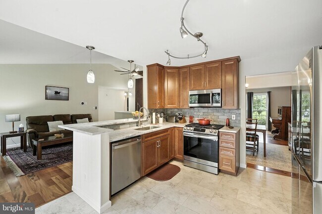 Building Photo - 9571 Basilwood Dr