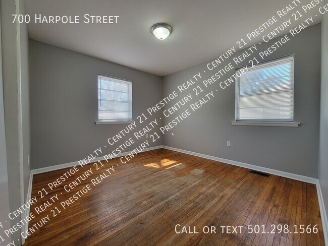 Building Photo - 700 Harpole St