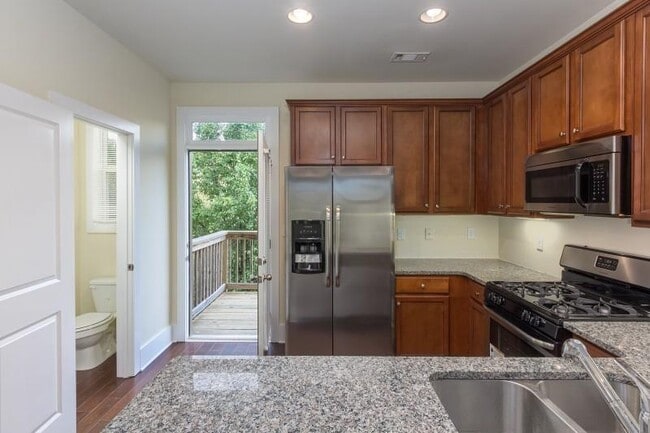 Building Photo - 2189 Old Georgian Terrace