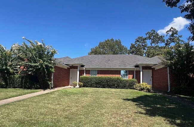 Building Photo - 6206 Summerhill Pl