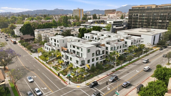 Building Photo - 399 E Del Mar Blvd