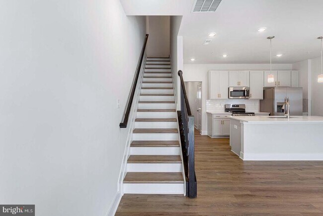 Building Photo - 236 MATILDA