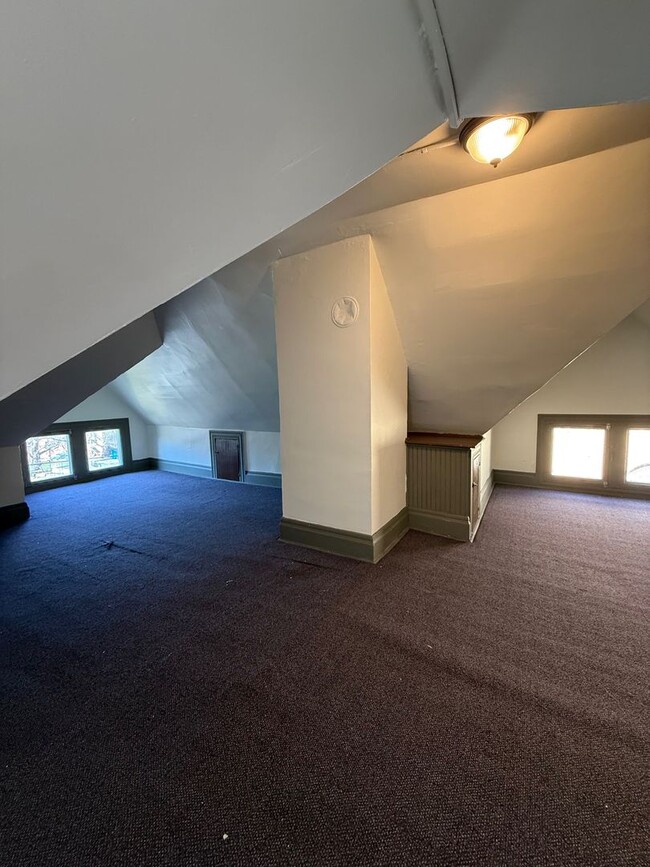 Building Photo - 305 Marguerite Ave