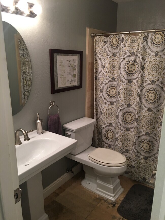 Building Photo - 460 S Marion Pkwy