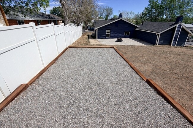 Building Photo - For Rent – Renovated 3 Bedroom Bungalow in Englewood