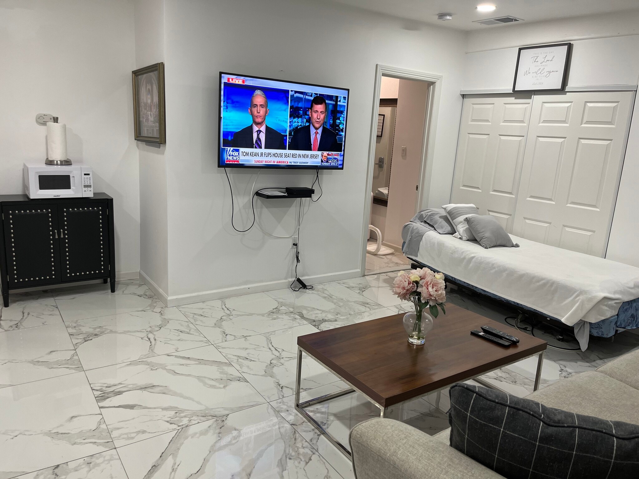 New Big Screen Sony TV ! - 17220 Ballinger St