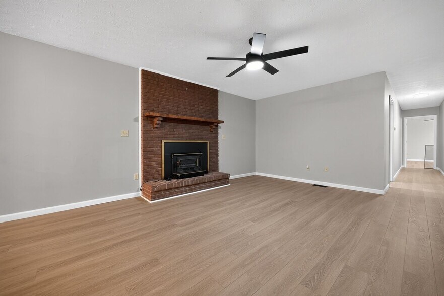 Building Photo - 305 Autumn Ridge Dr